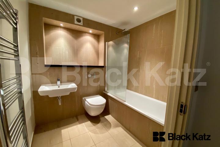 Stunning apartment offering size, quality & location  Great Suffolk Street , Waterloo/Southwark.